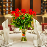 FLORERO DE 12 ROSAS ROJAS E HYPERICUM