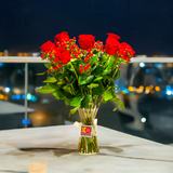 FLORERO DE 12 ROSAS ROJAS E HYPERICUM