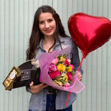 PACK 12 ROSAS DE COLORES + CHOCOLATE FERRERO ROCHER + GLOBO