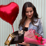 PACK 12 ROSAS ROJAS + CHOCOLATE FERRERO ROCHER + GLOBO